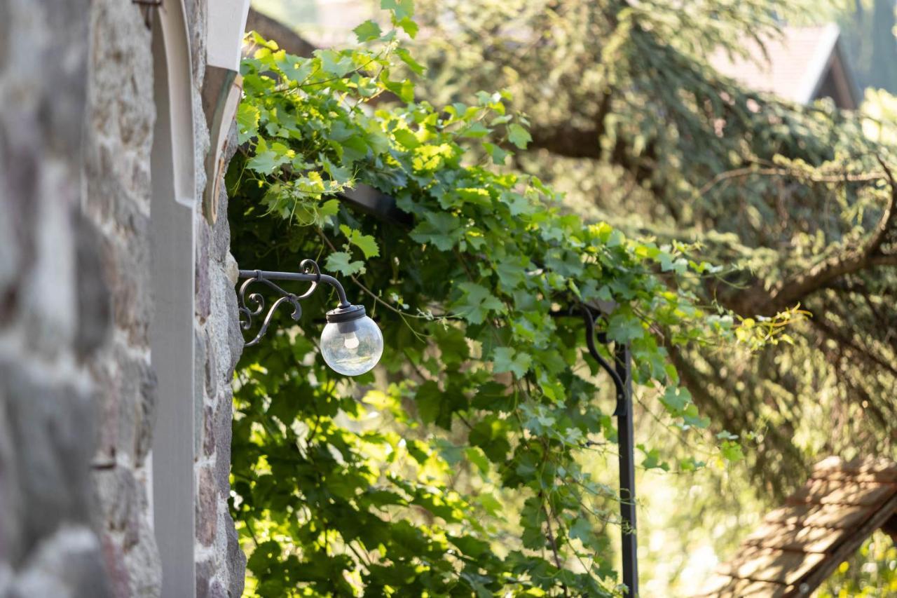 Der Ladurner Hof - Wohnen Am Weinberg Apartment Merano Exterior photo